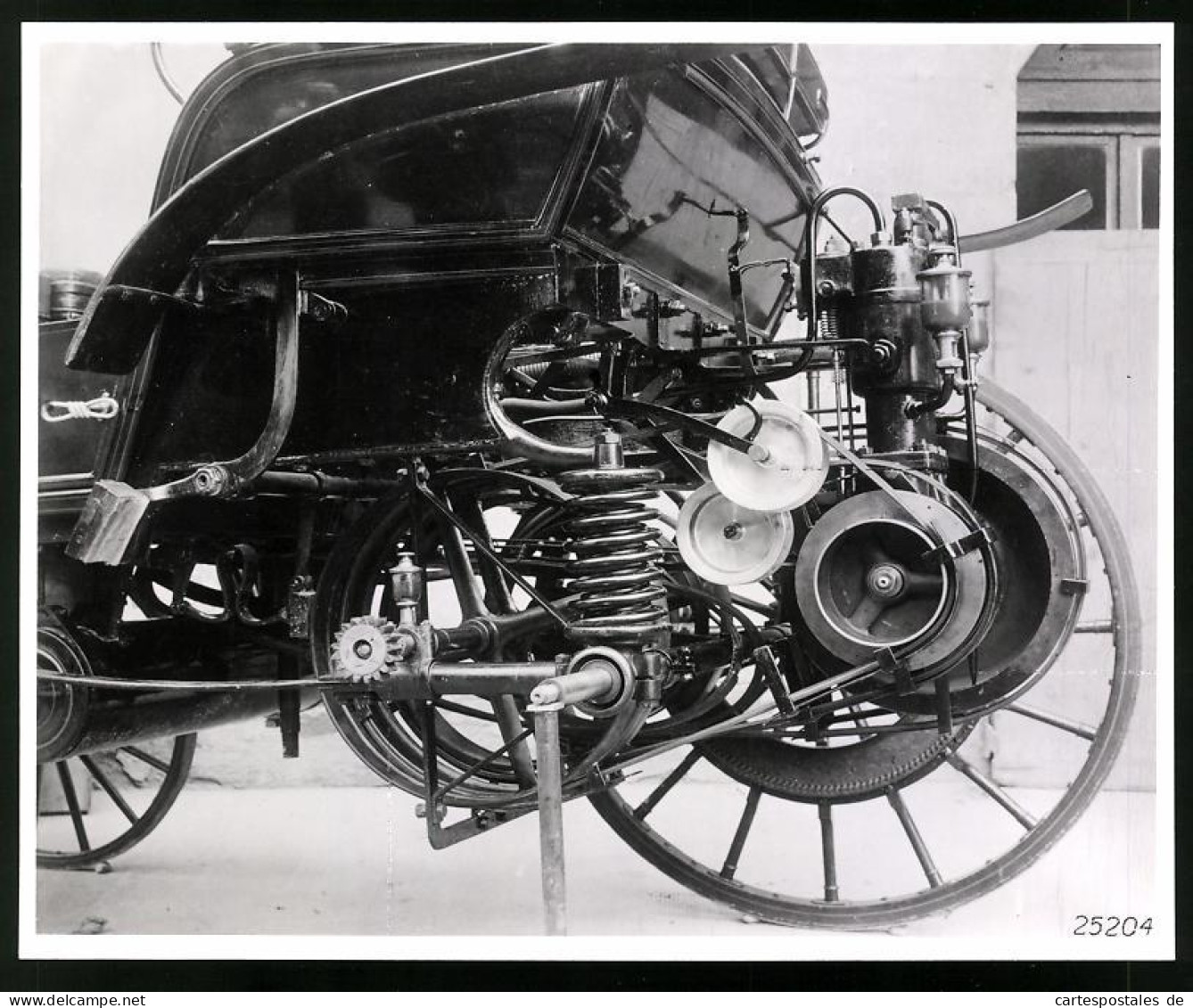 Archiv-Fotografie Auto Daimler Riemenwagen Von 1890, Deatil Von Federung Und Spannrollen  - Automobiles