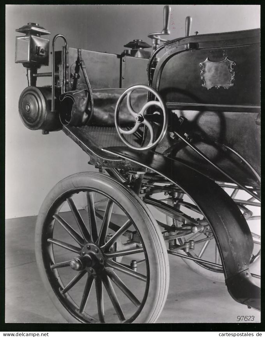 Archiv-Fotografie Auto Daimler Riemenwagen Von 1895, Detail Der Vorderachse  - Automobile