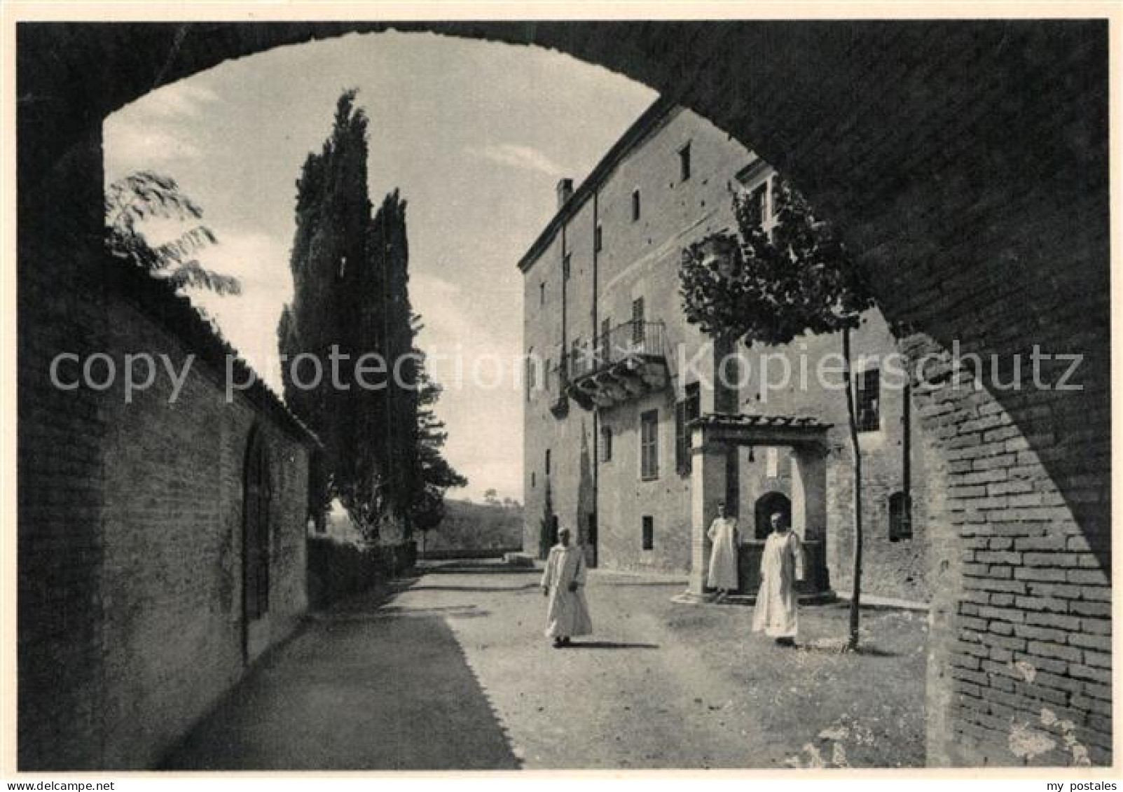 72977099 Asciano Abbazia Di Monte Oliveto Maggiore Pozzo Esterno E Fianco Orient - Sonstige & Ohne Zuordnung