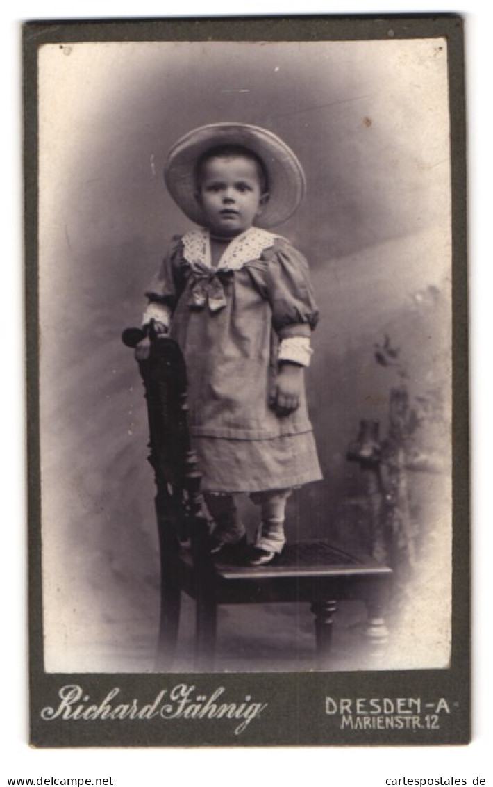 Fotografie Richard Jähnig, Dresden-A., Marienstr. 12, Kleines Mädchen Im Hübschen Kleid  - Anonieme Personen