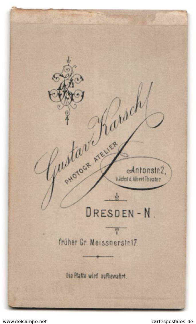 Fotografie Gustav Karsch, Dresden, Antonstrasse 2, Lachendes Kleinkind Mit Rassel Und Lamm  - Anonymous Persons