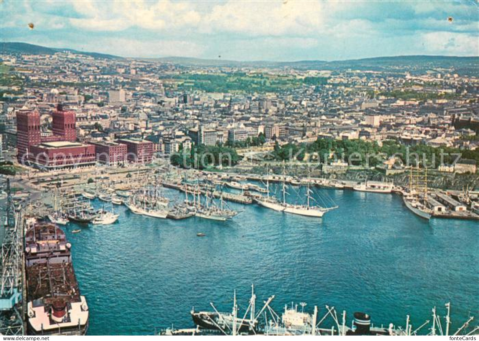 73707176 Oslo  Norway Aerial View Of The City And The Harbor With The City Hall  - Noruega