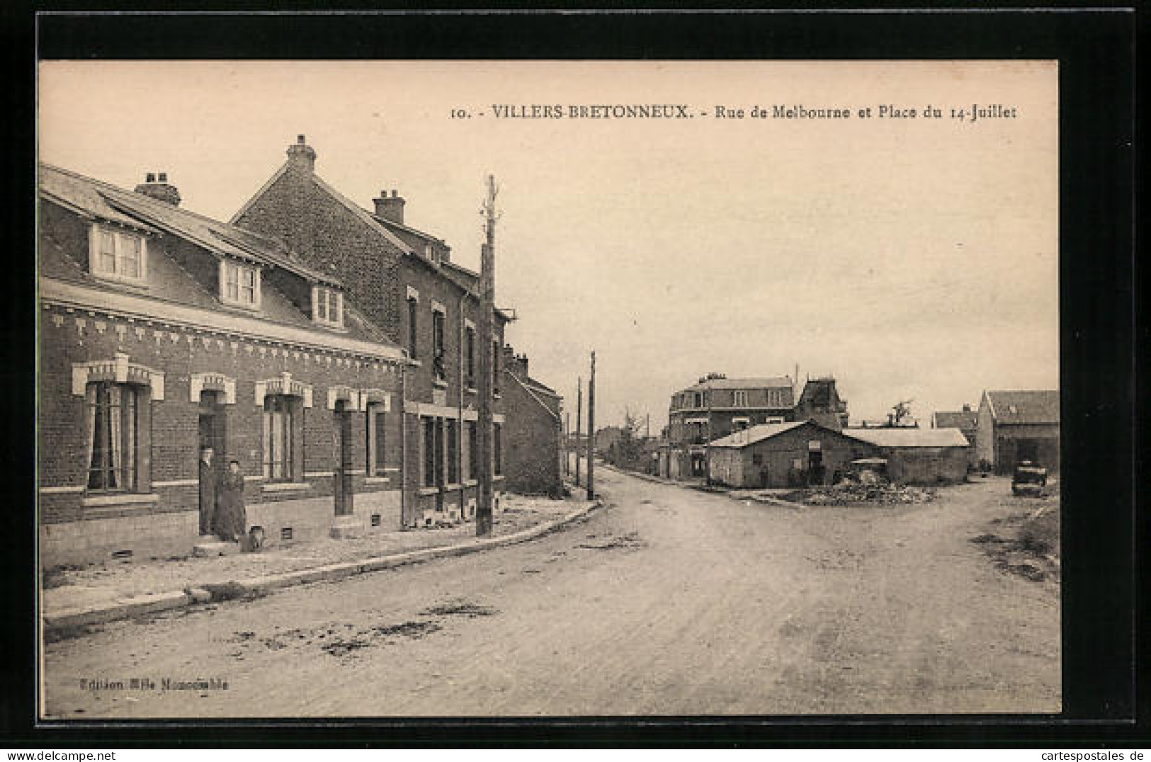 CPA Villers-Bretonneux, Rue De Melbourne Et Place Du 14-Juillet  - Villers Bretonneux