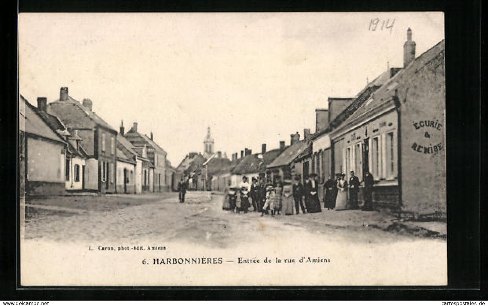 CPA Harbonnières, Entrée De La Rue D`Amiens  - Amiens