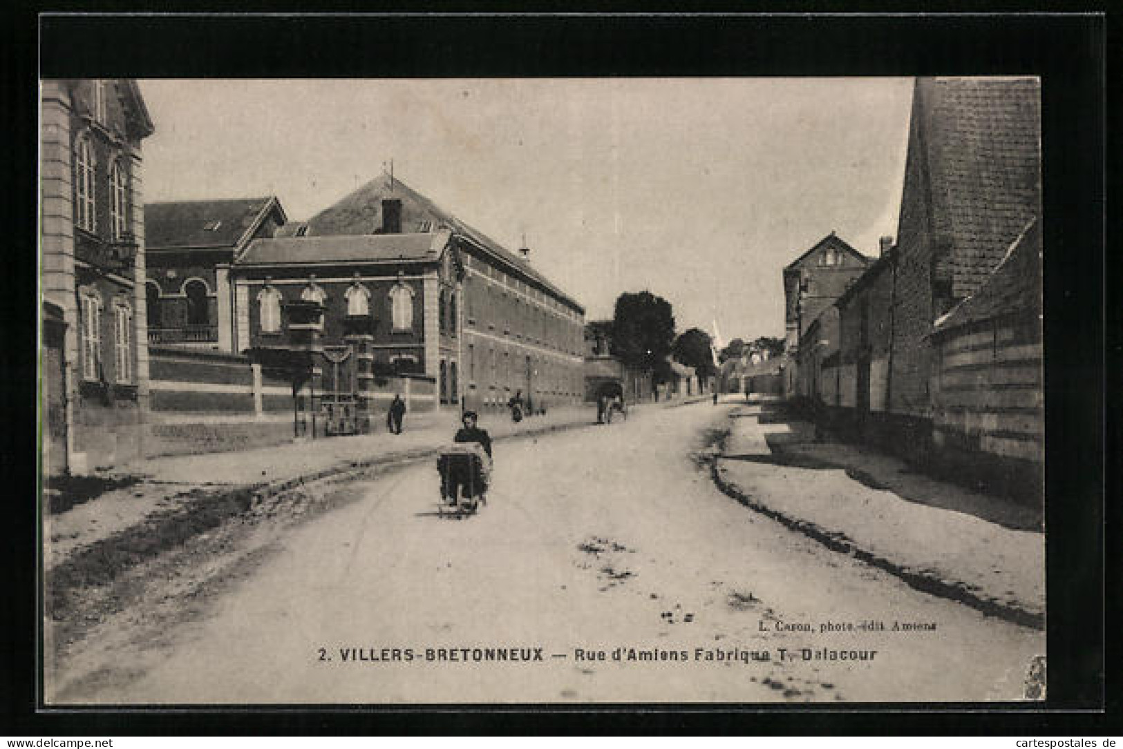 CPA Villers-Bretonneux, Rue D`Amiens Fabrique T. Delacour  - Villers Bretonneux