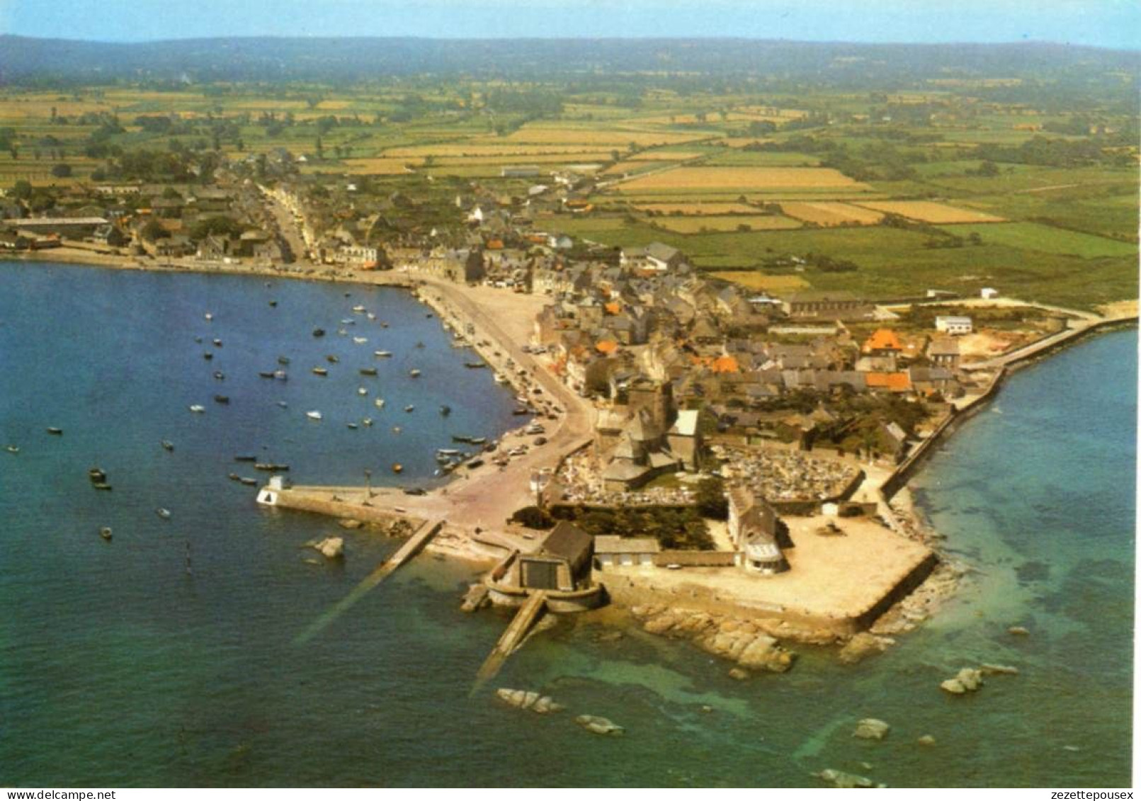 38108-ZE-50-BARFLEUR-Vue Aérienne-Au Premier Plan,l'abri Du Canot De Sauvetage - Barfleur