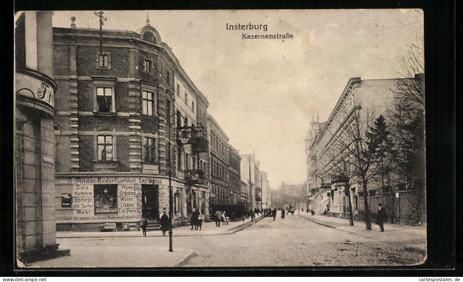 AK Insterburg, Kasernenstrasse Mit Militär-Bedarfsartikel-Geschäft  - Ostpreussen