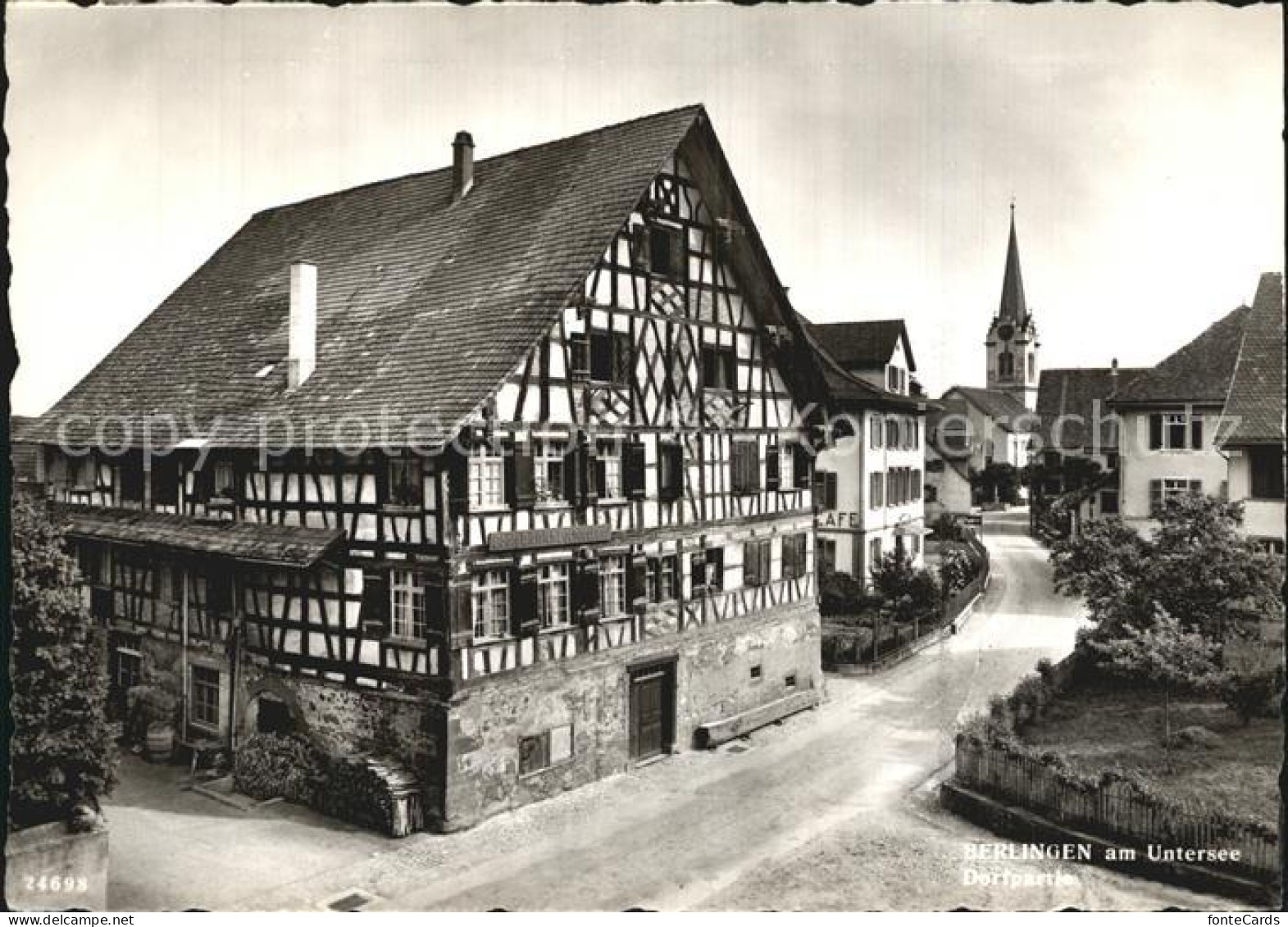 12587766 Berlingen Untersee Dorfpartie Fachwerkhaus Kirche Berlingen - Sonstige & Ohne Zuordnung