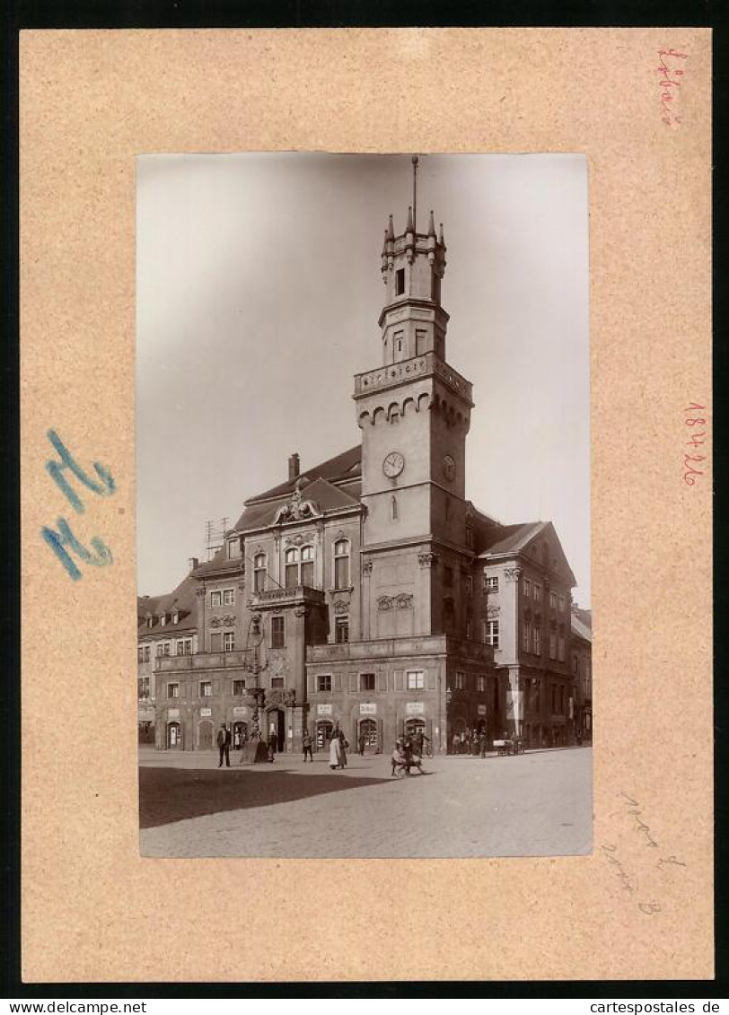 Fotografie Brück & Sohn Meissen, Ansicht Löbau I. Sa., Blick Auf Das Rathaus Mit Rathauskeller Und Geschäft Otto H  - Orte