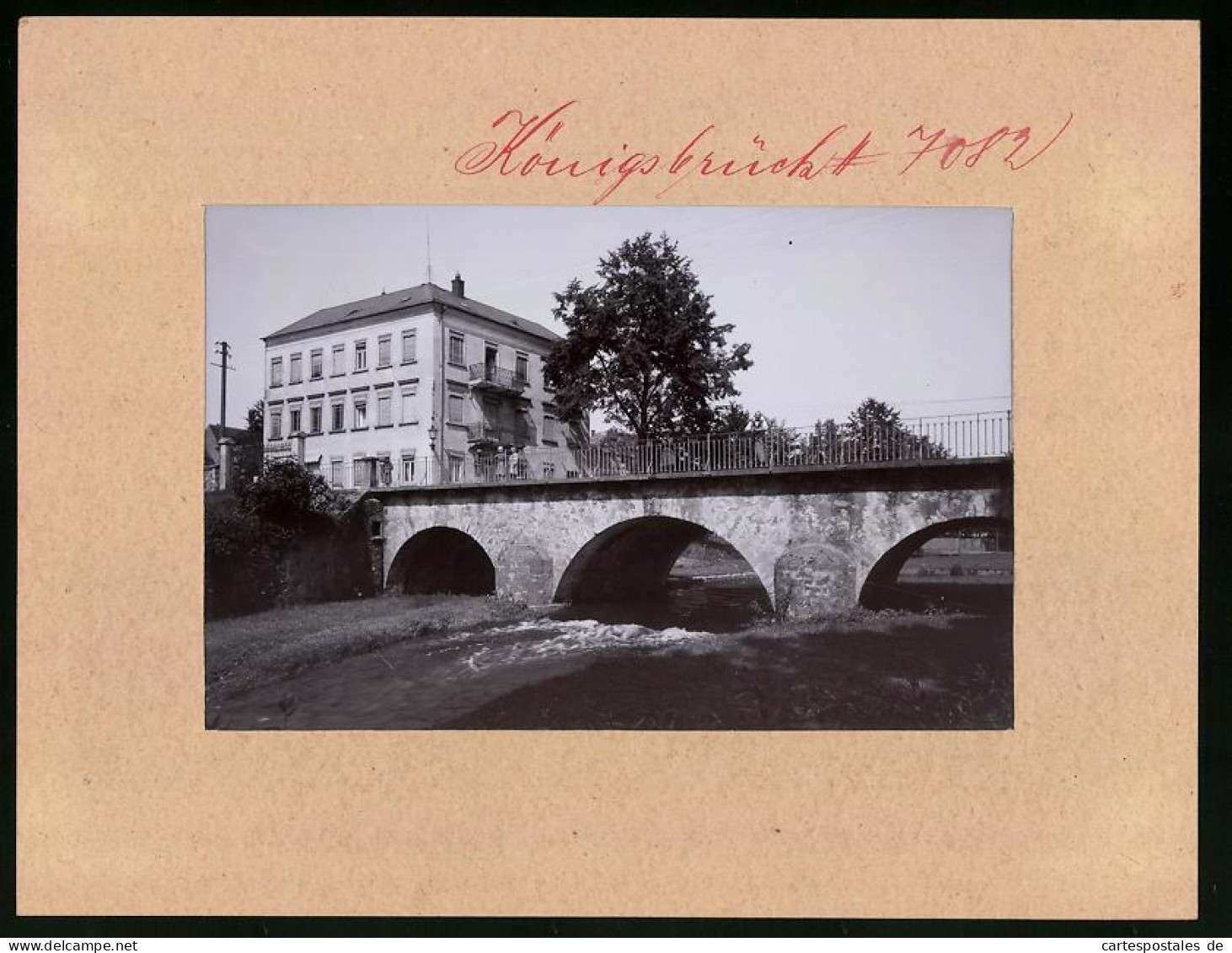 Fotografie Brück & Sohn Meissen, Ansicht Königsbrück, Partie An Der Historischen Brücke Mit Wohnhaus  - Lugares