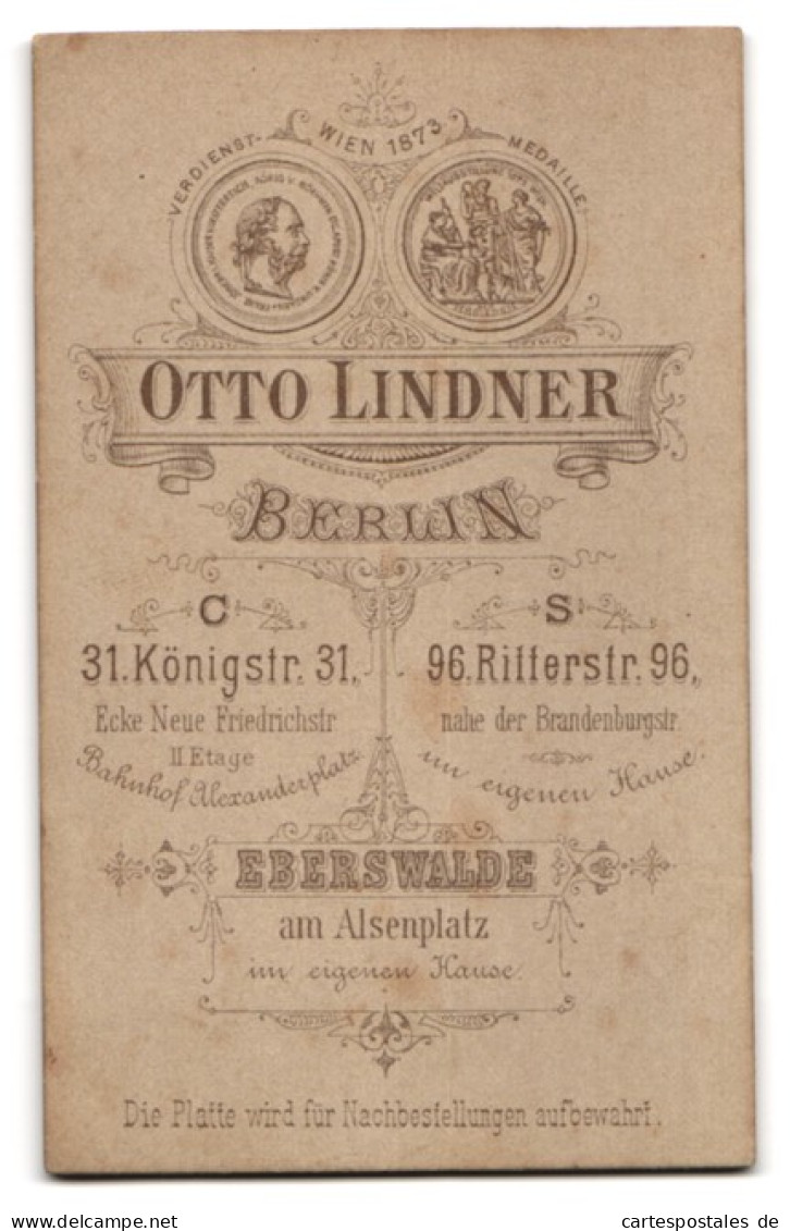 Fotografie Otto Lindner, Berlin, Königstr. 31, Junger Herr Im Anzug Mit Fliege  - Personas Anónimos