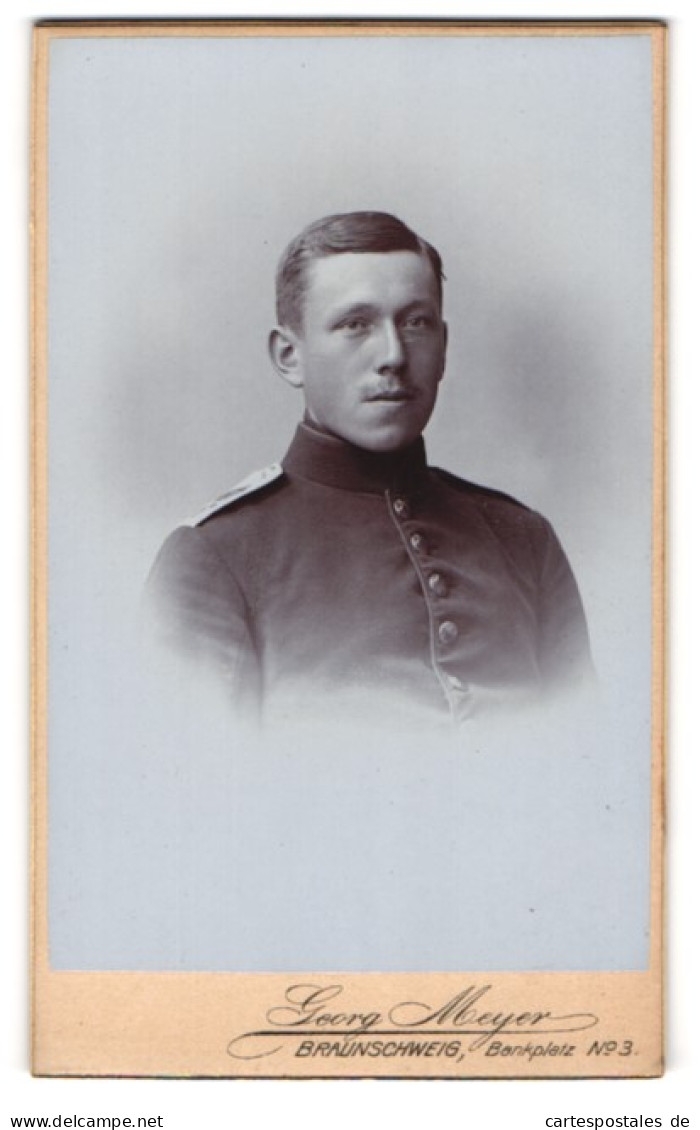 Fotografie Georg Meyer, Braunschweig, Bankplatz 3, Junger Soldat In Uniform Mit Oberlippenflaum  - Anonymous Persons