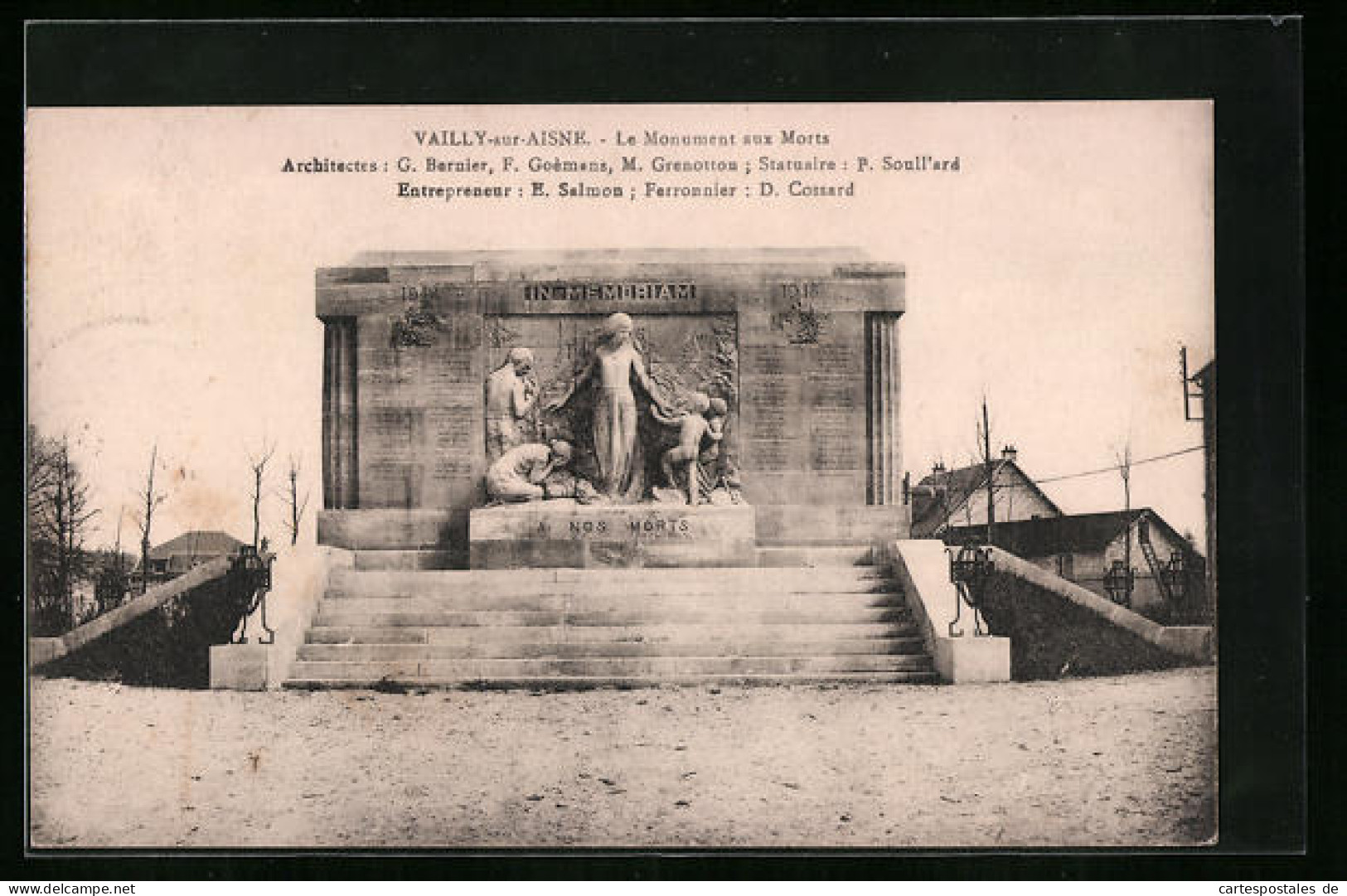 CPA Vailly-sur-Aisne, Le Monument Aux Morts  - Other & Unclassified