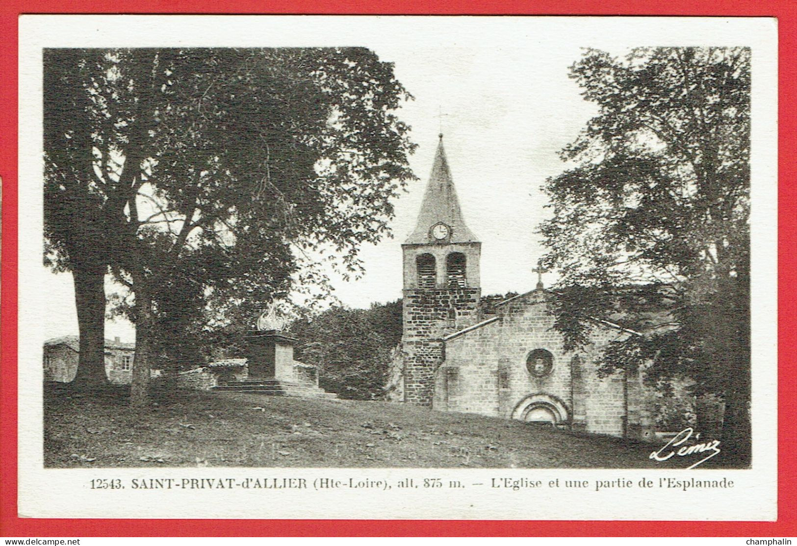 Saint-Privat-d'Allier - L'Eglise Et Une Partie De L'Esplanade - Autres & Non Classés