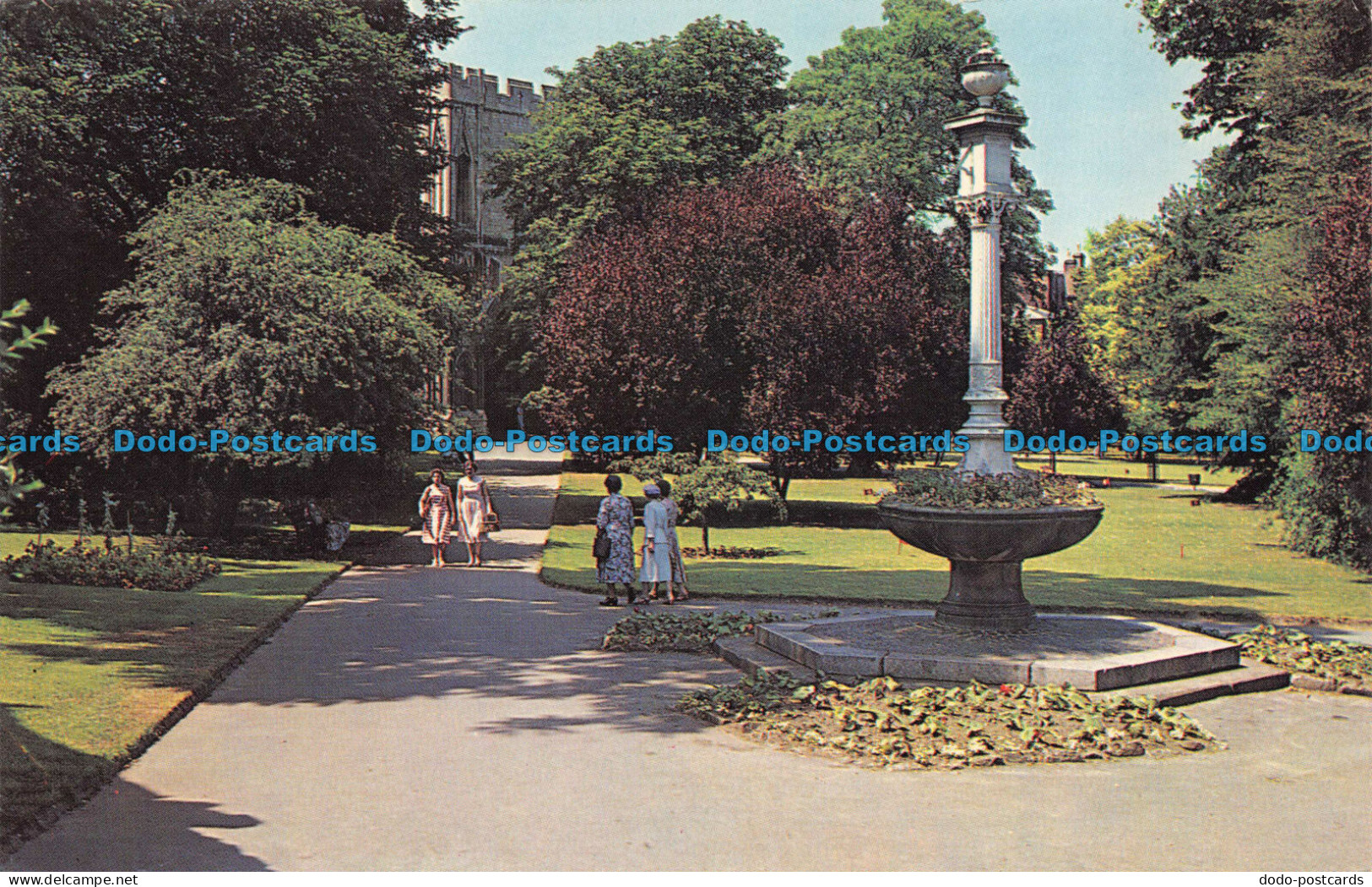 R082350 Sundial And Abbey Gate. Bury St. Edmunds. L. W. Sears. W. Skipper - World