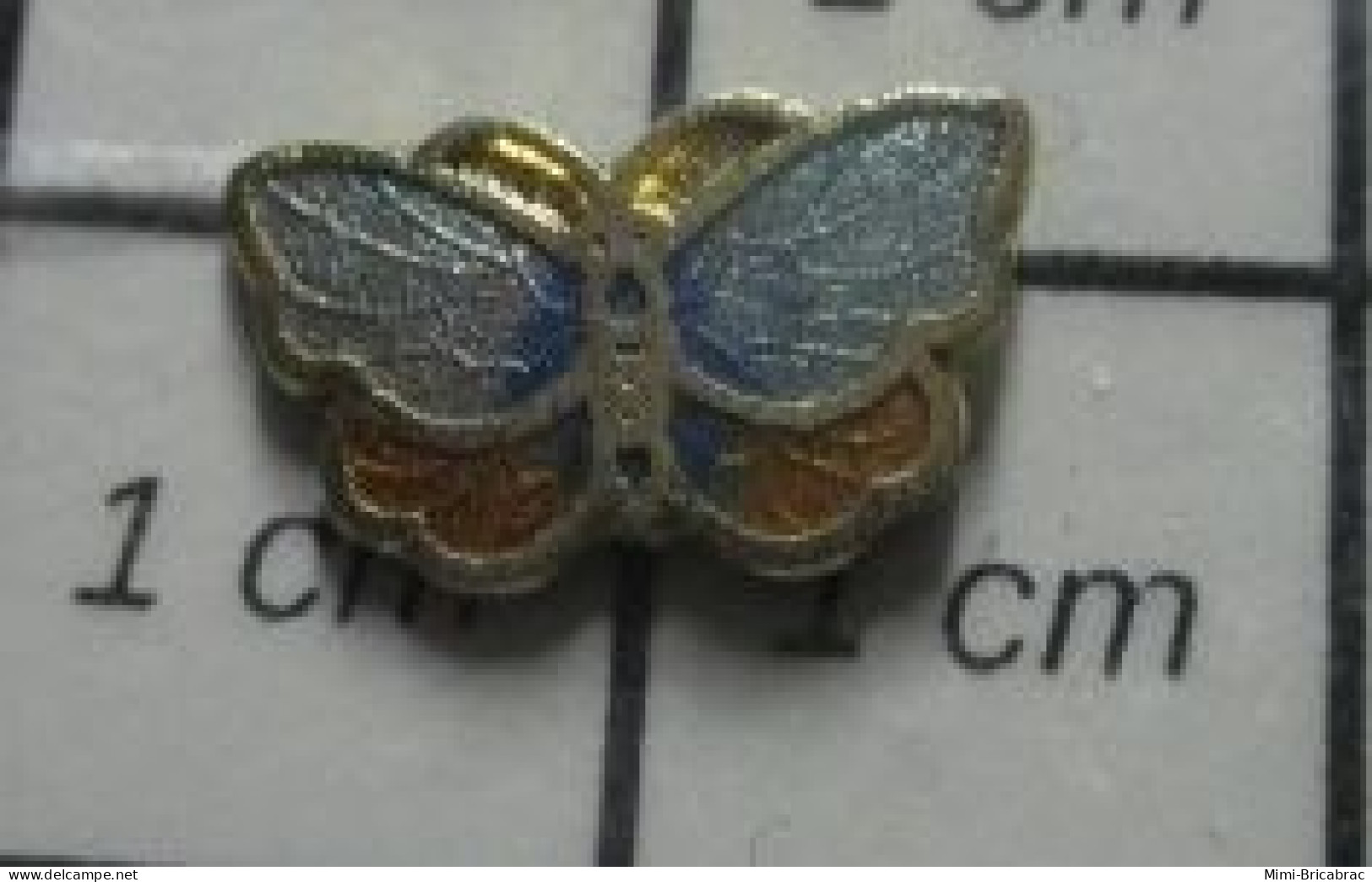 912b Pin's Pins / Beau Et Rare / ANIMAUX / Mini Pins PAPILLON - Animales