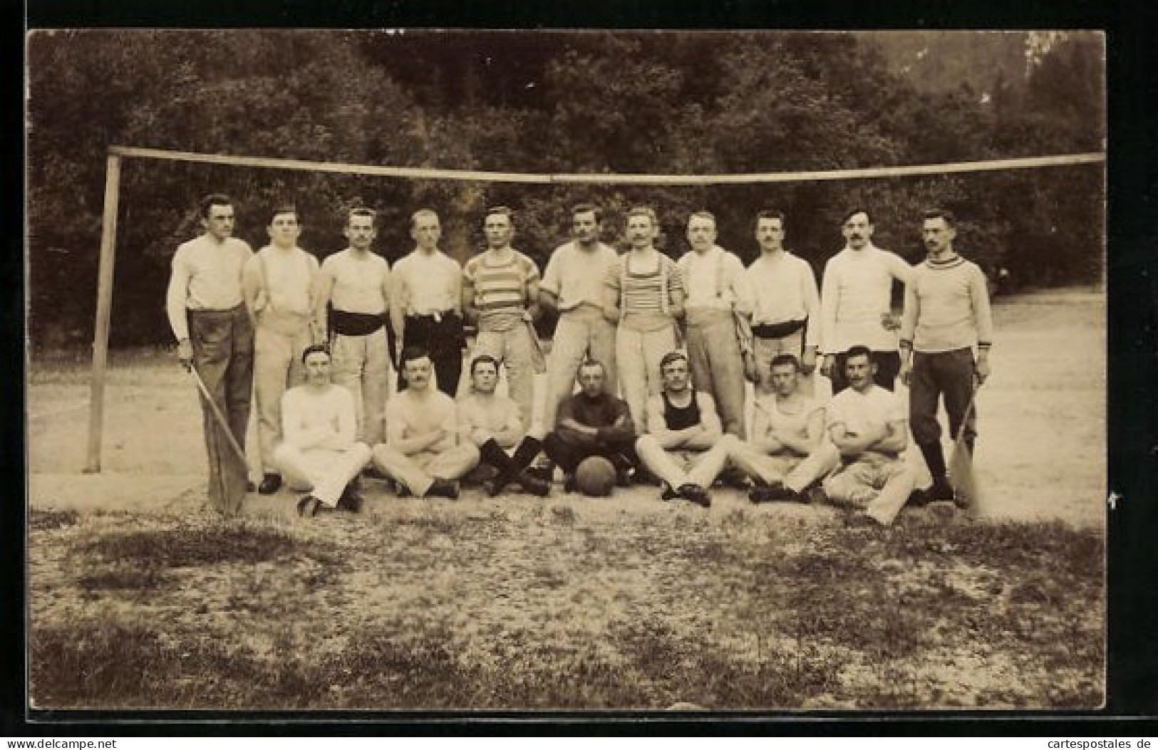 Foto-AK Fussballmannschaft Vor Dem Tor  - Voetbal