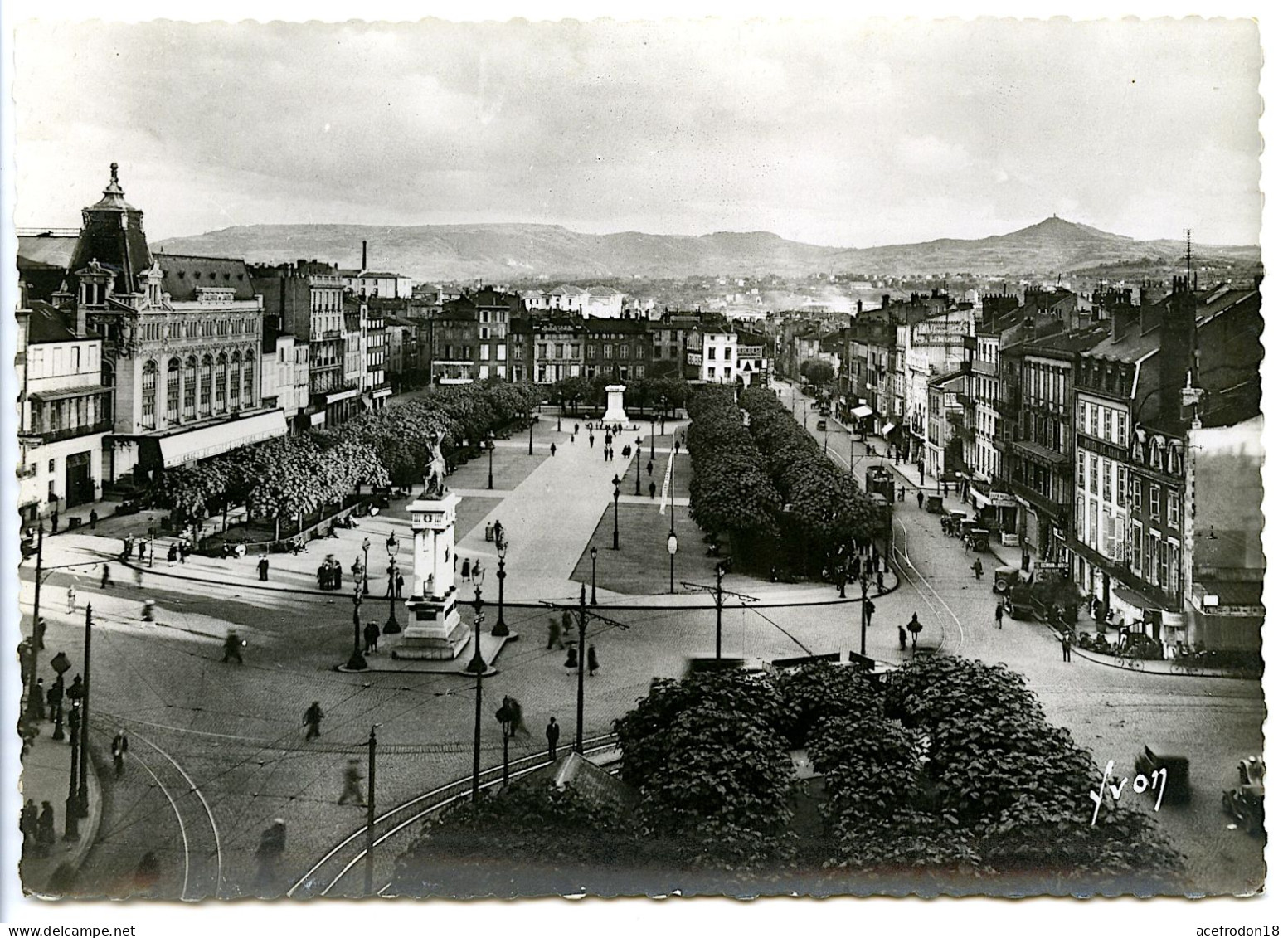 CLERMONT-FERRAND - Place De Jaude - Clermont Ferrand