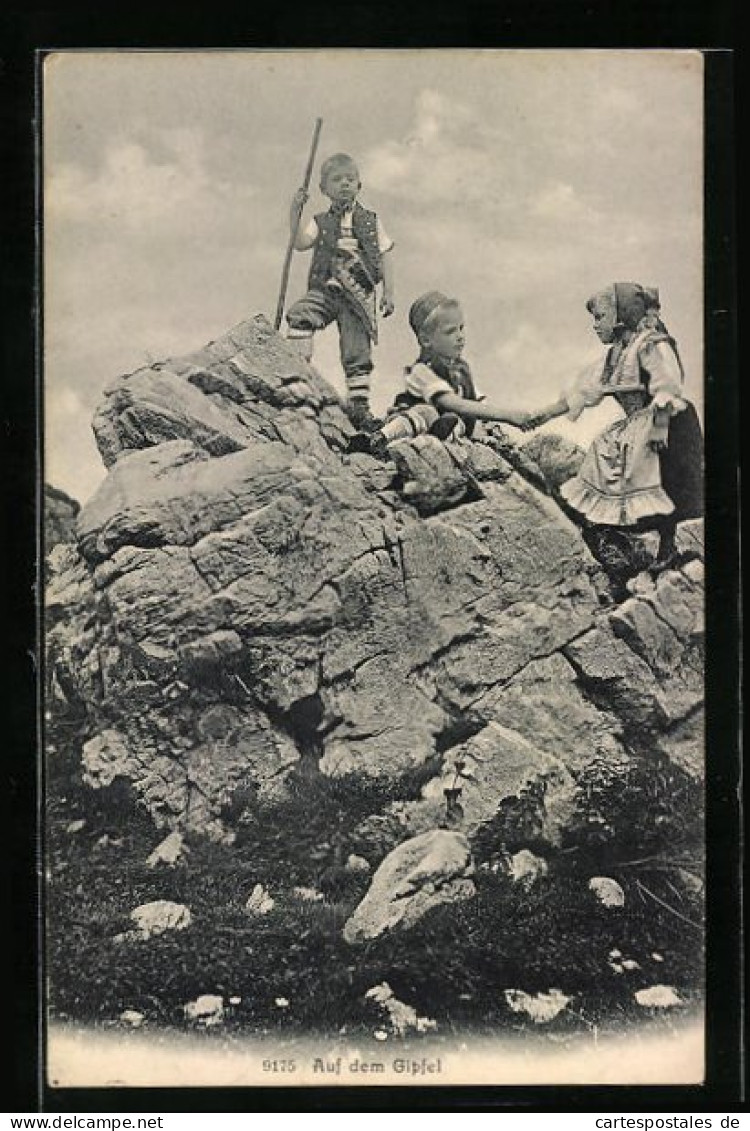 AK Junge Bergsteiger Auf Dem Gipfel  - Alpinismo