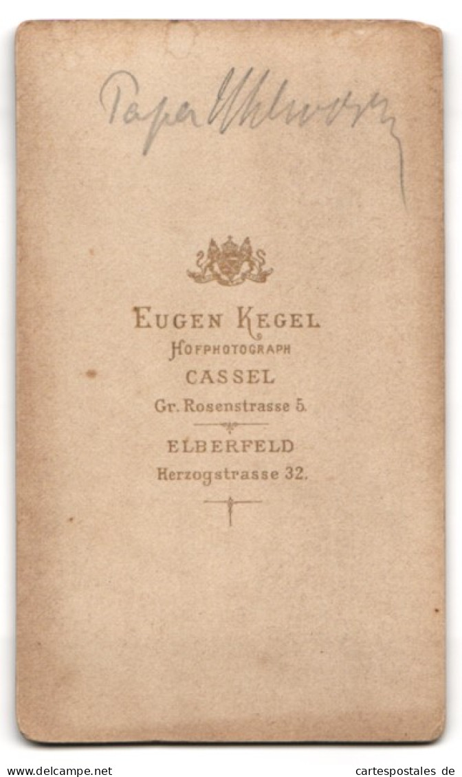 Fotografie Eugen Kegel, Cassel, Gr. Rosenstrasse 5, Stattlicher Bürgerlicher Herr Mit Schnurrbart Und Zwicker Im Anzug  - Anonyme Personen