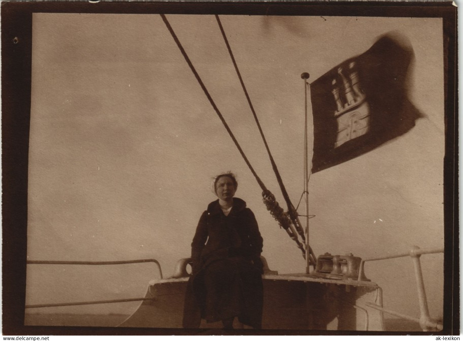 Foto  Frau Auf Schiff Hamburg-Flagge 1908 Privatfoto Foto - Steamers