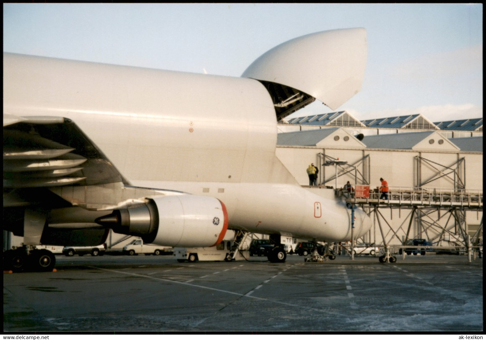 Ansichtskarte  Flugzeuge - Airplane Beluga Bei Der Beladung 2003 Privatfoto - 1946-....: Moderne