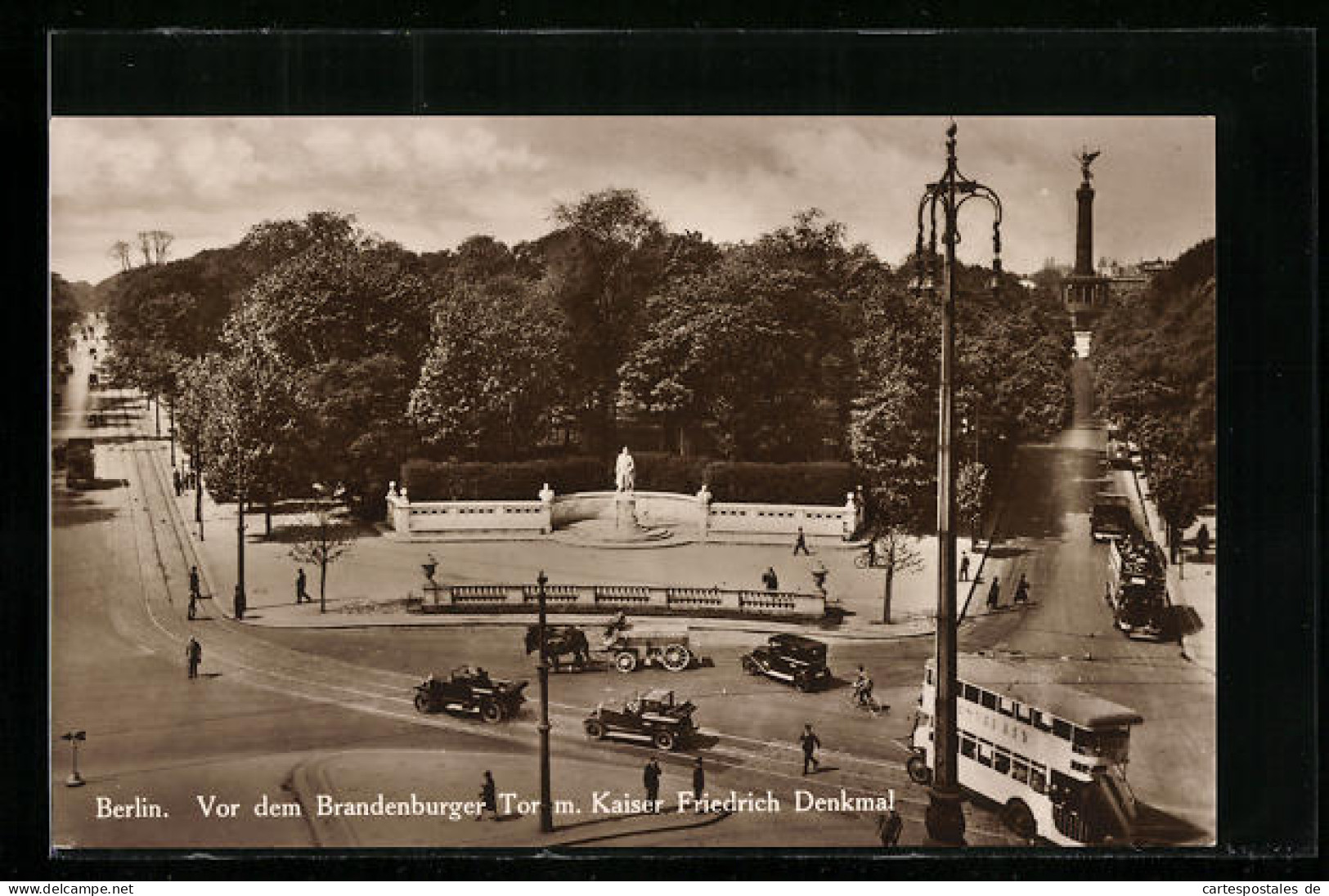 AK Berlin-Tiergarten, Vor Dem Brandenburger Tor Mit Kaiser Friedrich Denkmal  - Dierentuin