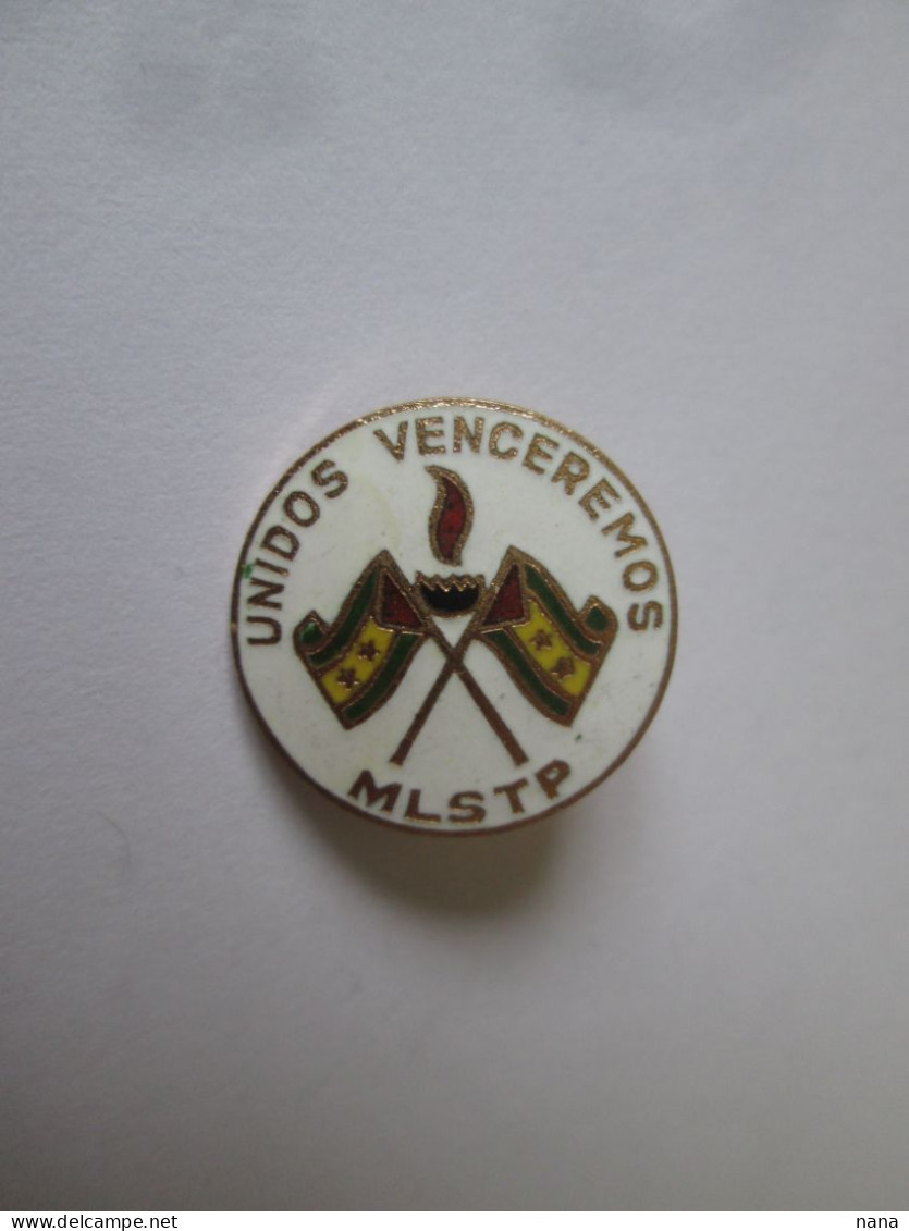 Rare! Insigne Sao Tome & Principe-MLSTP 1960-1978:Mouvement Pour La Liberation/Mouvement For The Liberation Badge,dm=20 - Verenigingen