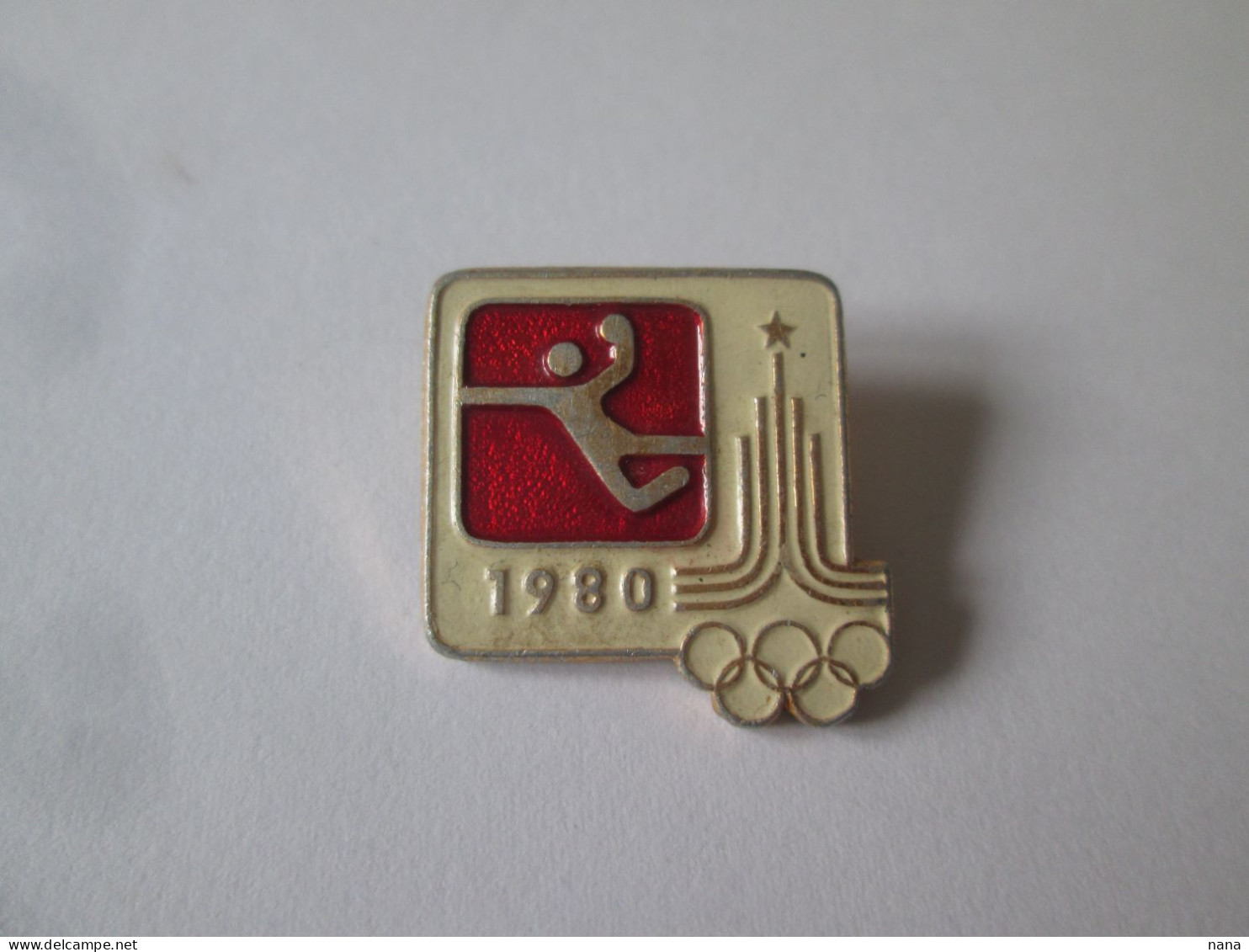 Insigne Russe Jeux Olympiques De Moscou 1980/Russian Badge Moscow Olympic Games 1980,size=22 X 22 Mm - Juegos Olímpicos