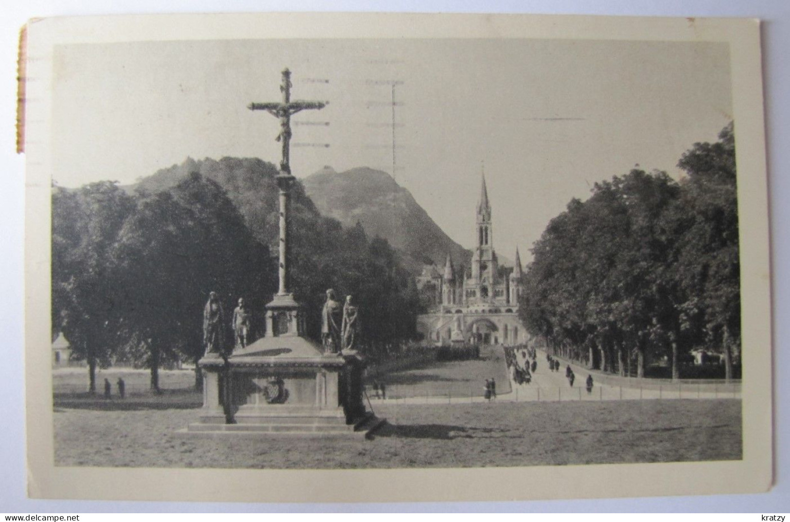 FRANCE - HAUTES PYRENEES - LOURDES - La Basilique Et Le Calvaire Breton - 1953 - Lourdes