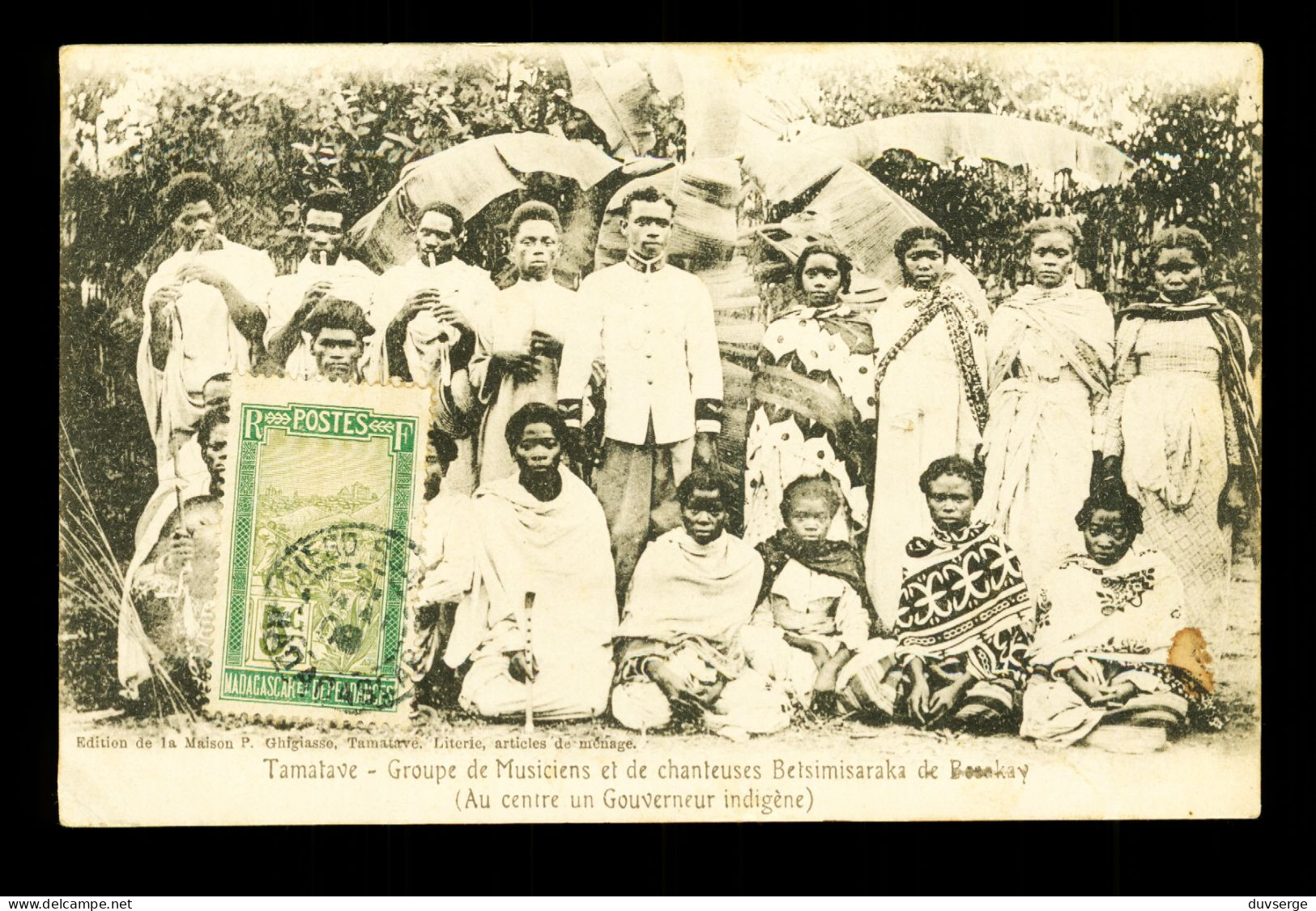 Madagascar Tamatave Groupe De Musiciens Et De Chanteuses Betsimisaraka De Besakay ( Au Centre Gouverneur Indigene ) - Madagaskar