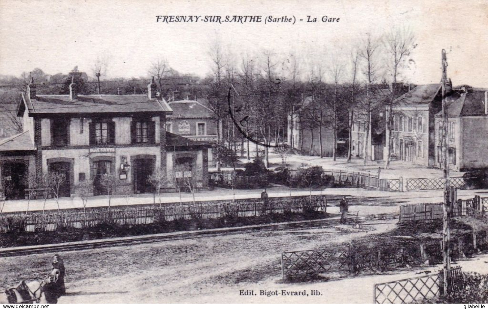 72 - Sarthe - FRESNAY Sur SARTHE - La Gare - Passage A Niveau - Andere & Zonder Classificatie