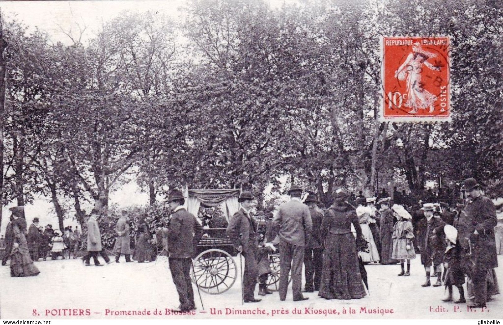 86 - Vienne - POITIERS - Promenade De Blossac - Un Dimanche Pres Du Kiosque A La Musique - Poitiers