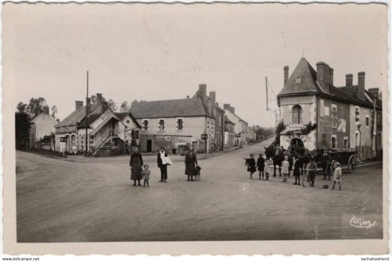 58. Pf. ST-AMAND-EN-PUISAYE. Les Quatre Routes - Saint-Amand-en-Puisaye