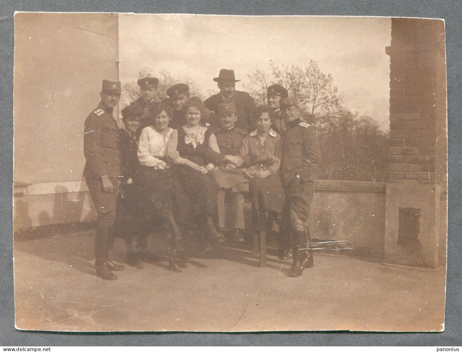 Kingdom Of Yugoslavia - Army Officers, Group Portrait  Real Photo Osijek, D 11 X 8.5 Cm - Uniformen