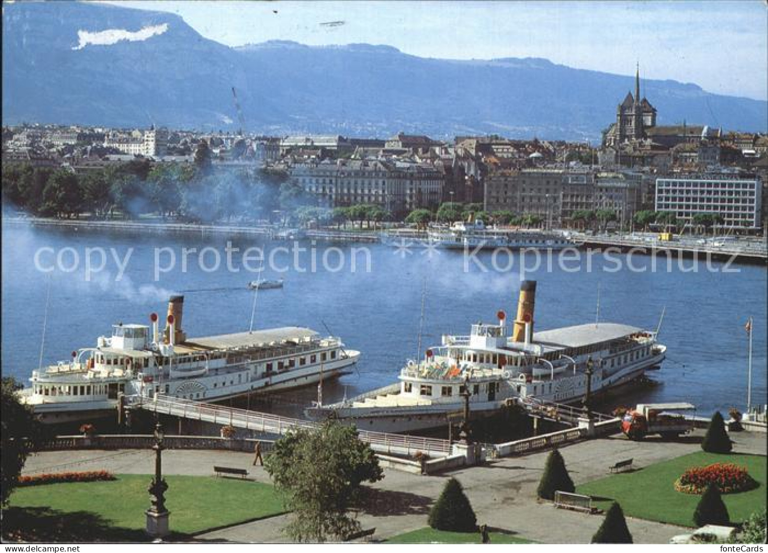 12369626 Geneve GE Les Bateaux Salon Rhone Et Helvetie La Rade Et La Cathedrale  - Autres & Non Classés