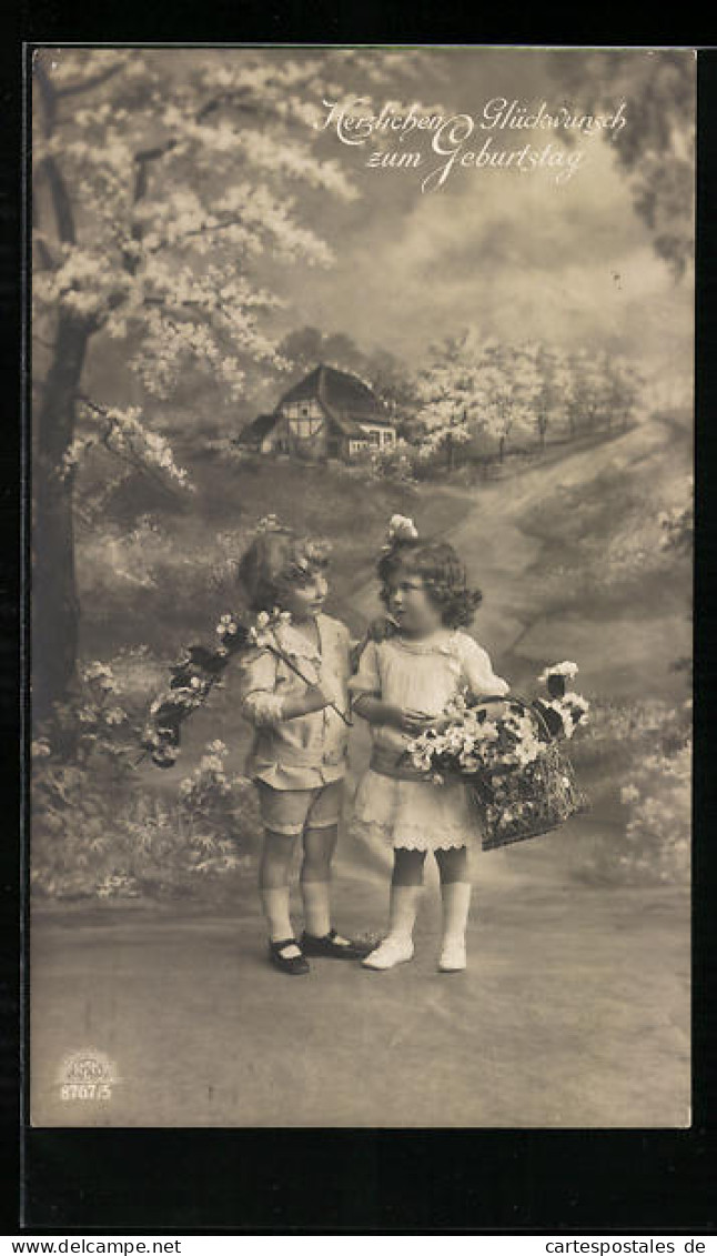 Foto-AK R & K / L Nr. 8767/5: Zwei Niedliche Kinder Mit Blumen  - Photographs
