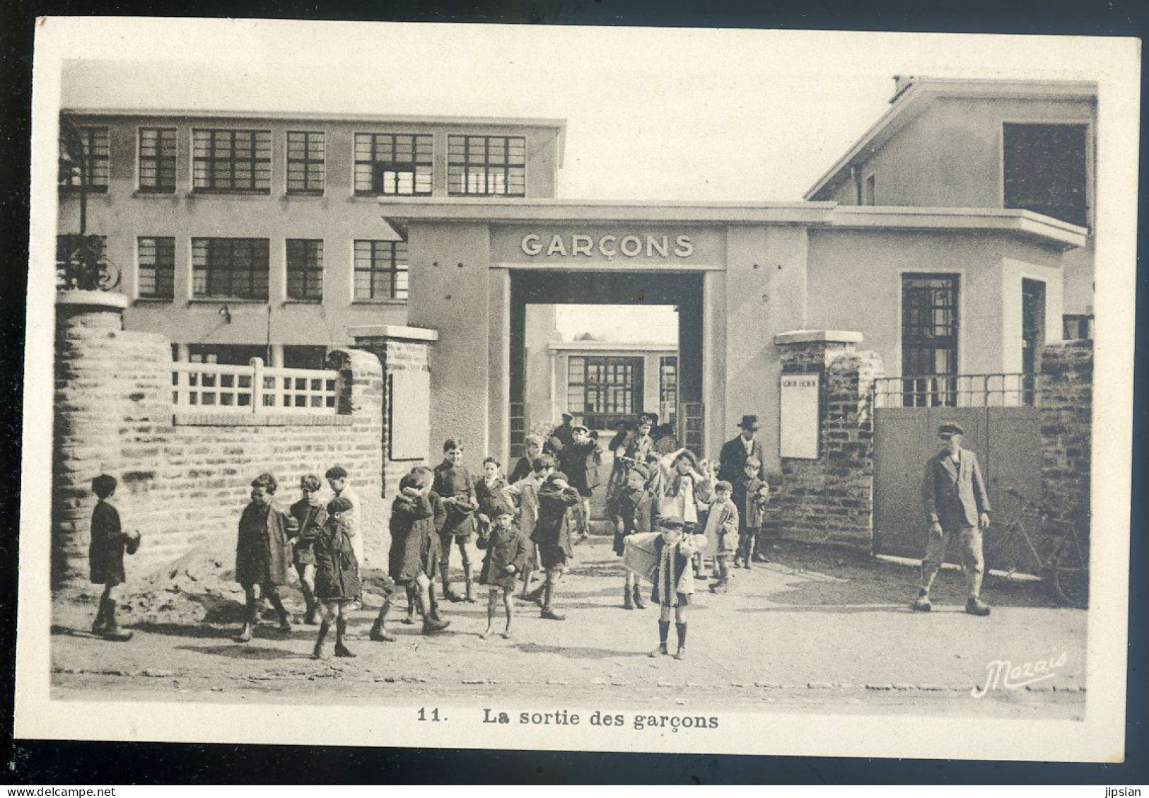 Cpa Du 44 Nantes Groupe Scolaire De Longchamp N° 11 La Sortie Des Garçons   - Sainte Thérèse   MAI24-11 - Nantes