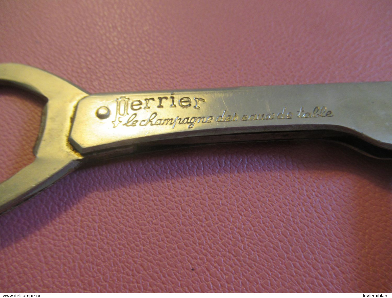 Décapsuleur Tire-Bouchon  /PERRIER Le Champagne Des Eaux De Table/ Métal  Chromé / Vers 1960-80          CP44 - Bottle Openers