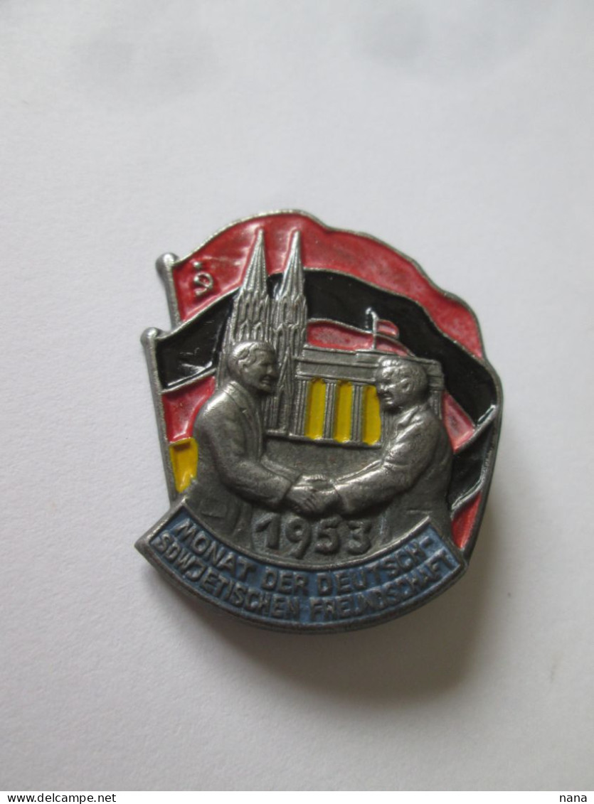 Rare! Insigne RDA:Mois De L'amitie Germano-sovietique 1953,taille=35x30 Mm/GDR:German-Soviet Friendship Month 1953 Badge - Other & Unclassified