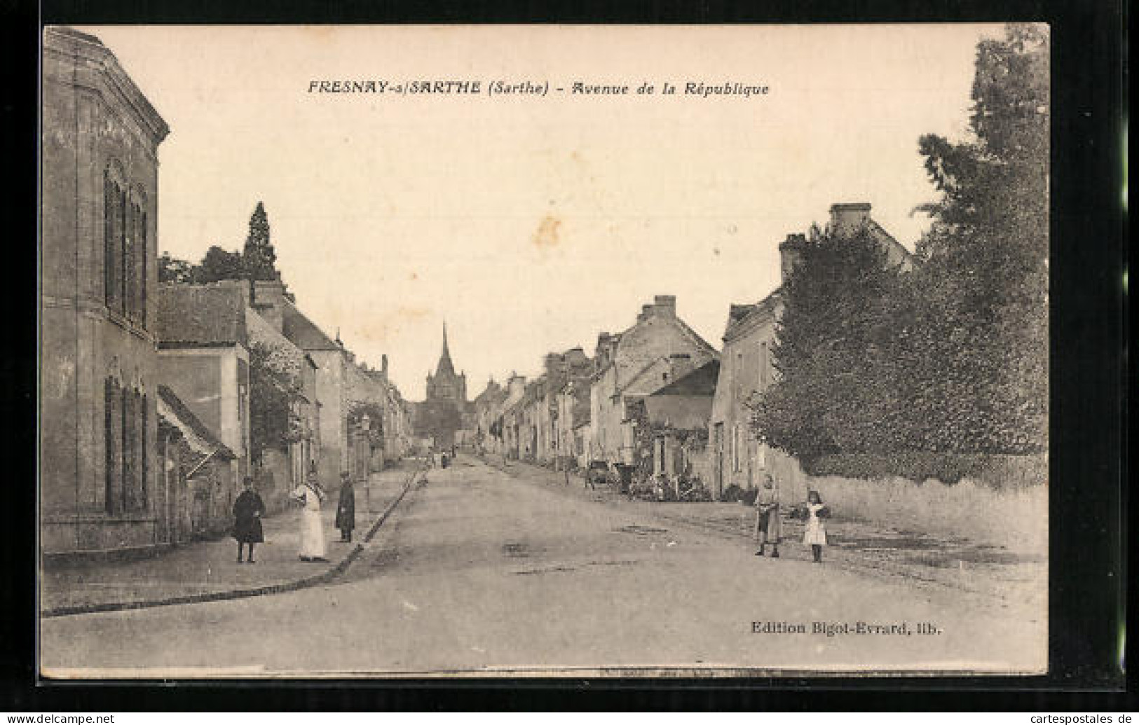 CPA Fresnay-sur-Sarthe, Avenue De La Republique  - Other & Unclassified