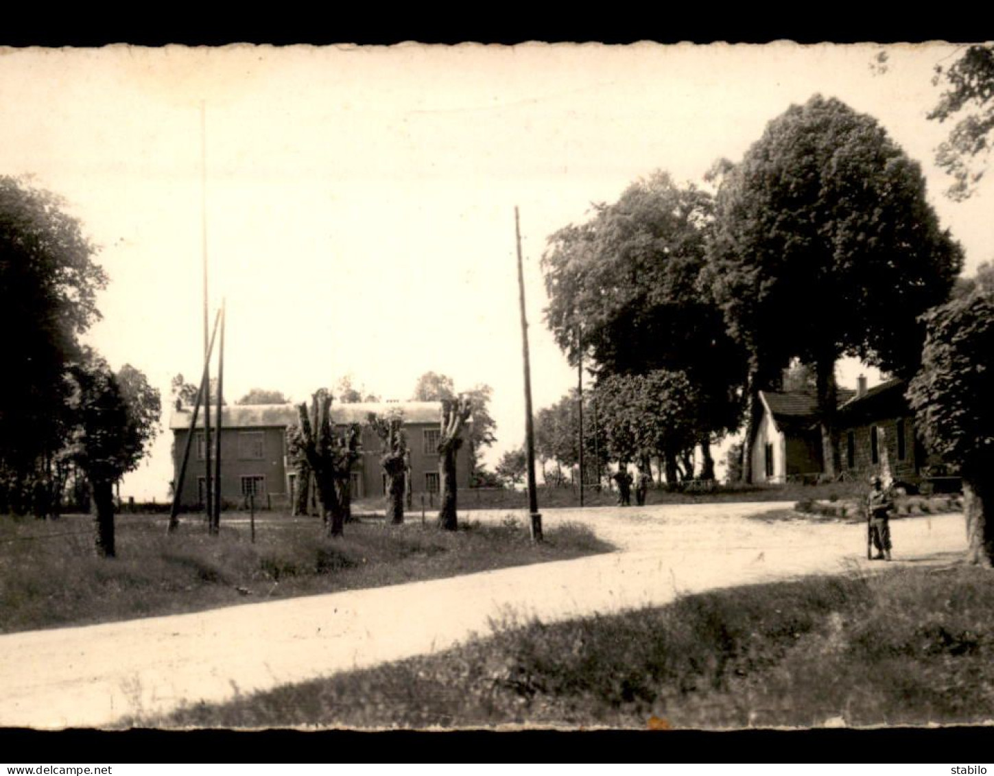 38 - CAMP DE CHAMBARAN - ENTREE ET MESS DES OFFICIERS - Sonstige & Ohne Zuordnung