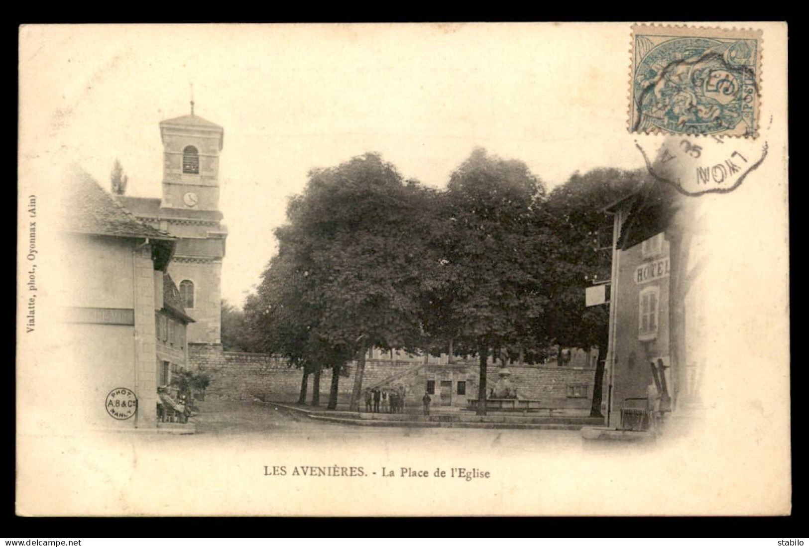 38 - LES AVENIERES - PLACE DE L'EGLISE - Les Avenières