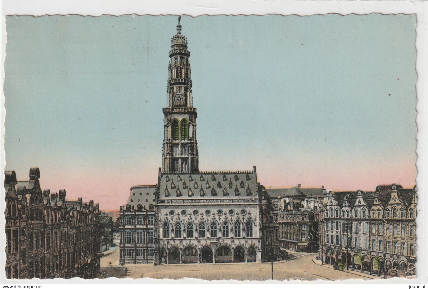 ARRAS . LA PETITE PLACE ET LES MAISONS ESPAGNOLES . CARTE COLORISEE AFFR. LE 13-7-1953  . 2 SCANNES - Arras