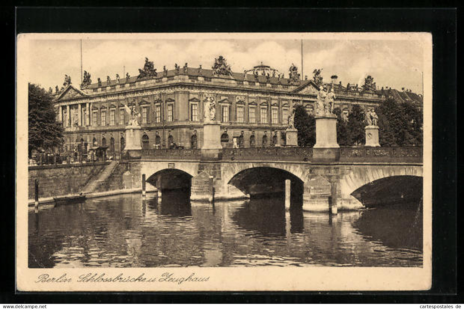 AK Berlin, Schlossbrücke U. Zeughaus  - Mitte