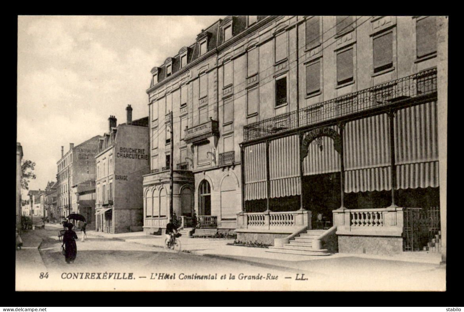 88 - CONTREXEVILLE - L'HOTEL CONTINENTAL ET LA GRANDE RUE - Contrexeville