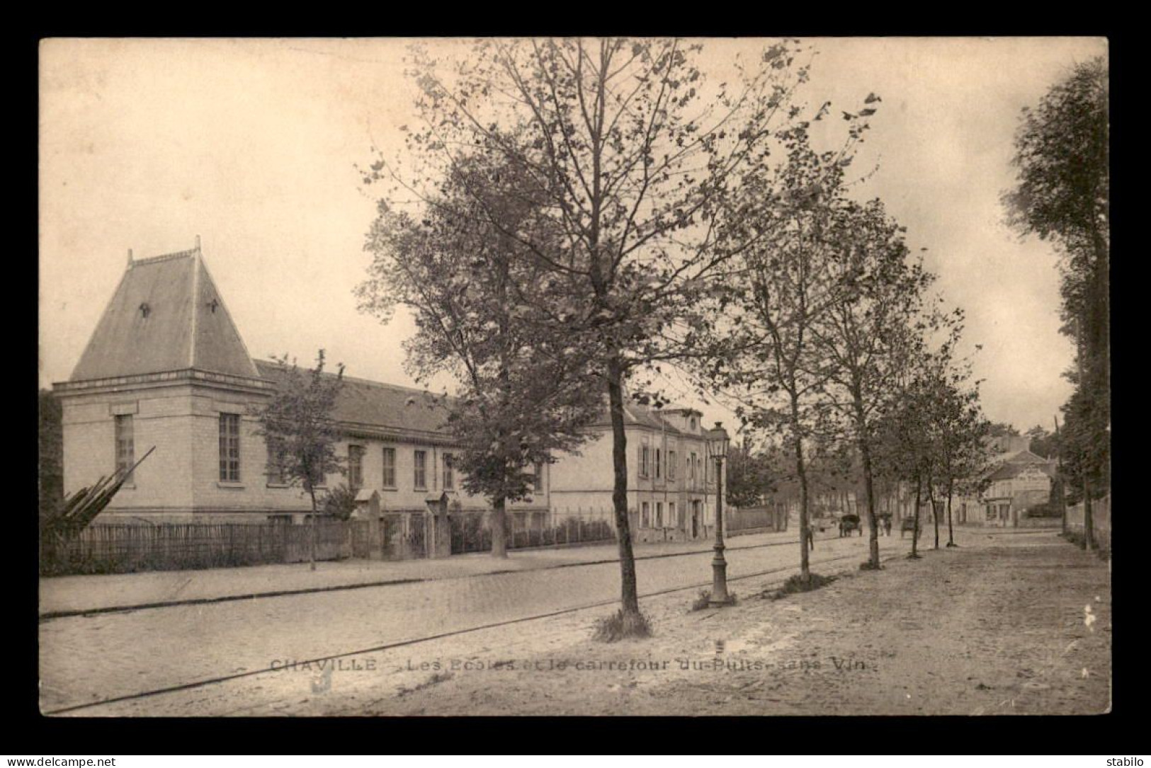 92 - CHAVILLE - LES ECOLES ET LE CARREFOUR DU PUITS SANS VIN - Chaville