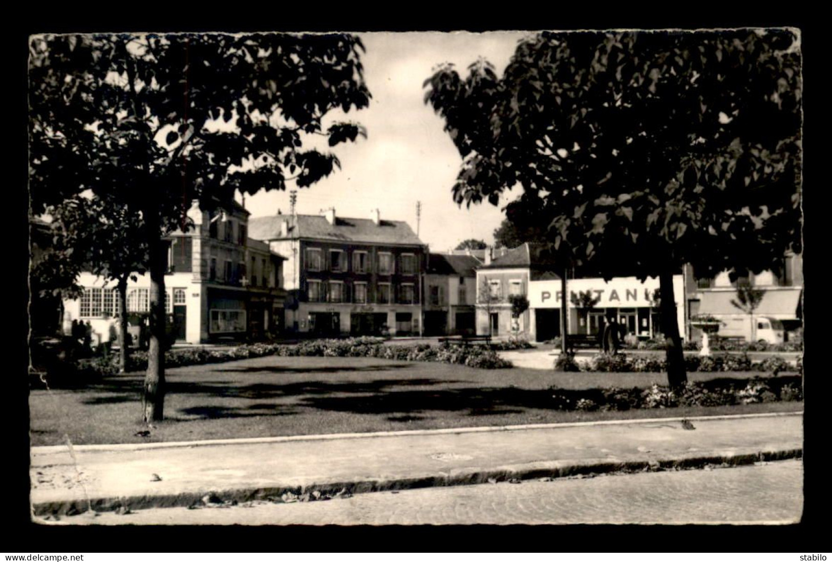 93 - SEVRAN - PLACE GASTON BUSSIERE - MAGASIN "PRINTANIA" - Sevran