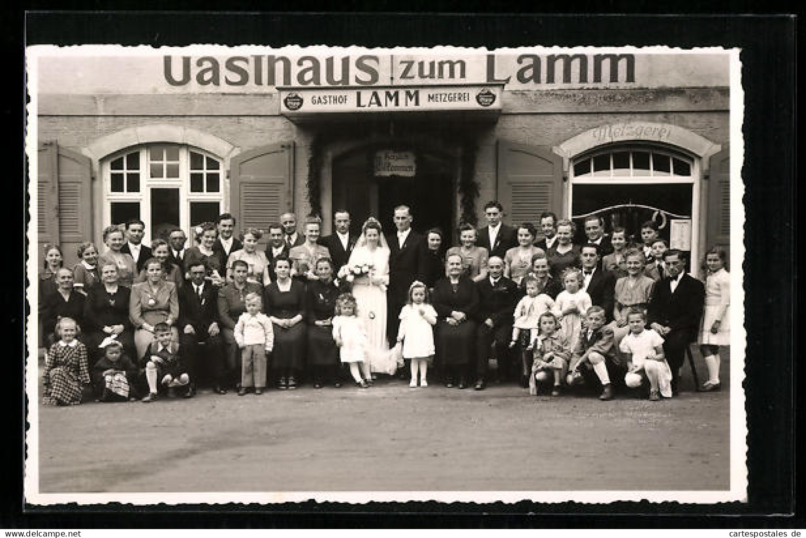 Foto-AK Kirchheim-Teck, Hochzeitsgesellschaft Vorm Gasthaus Zum Lamm  - Kirchheim