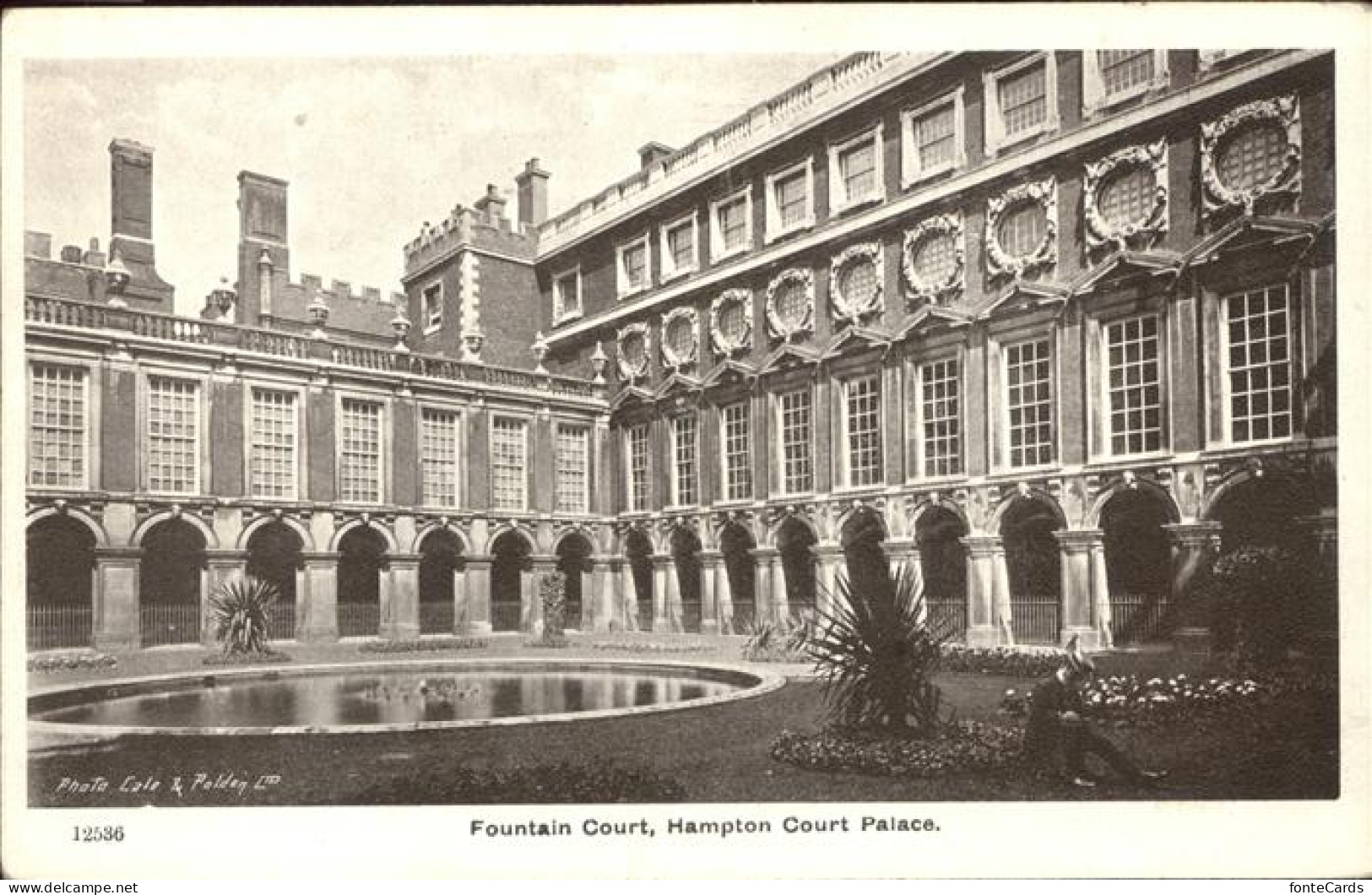 11384133 Hampton Court Palace Fountain Court United Kingdom - Sonstige & Ohne Zuordnung